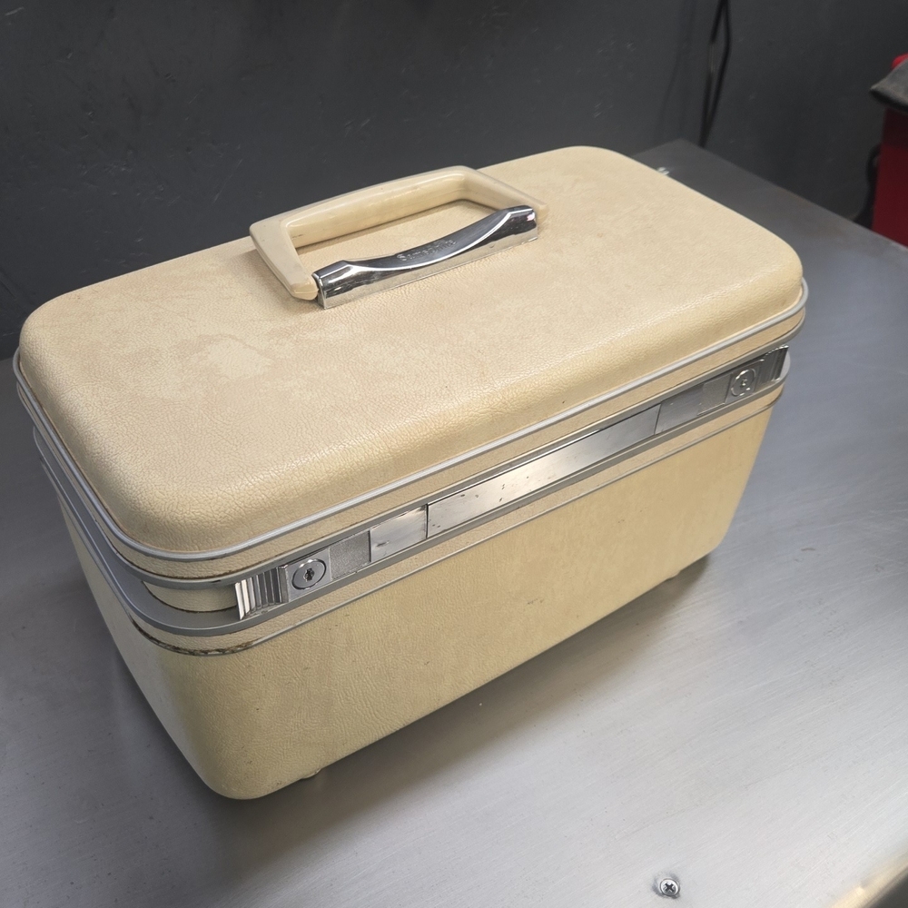 Samsonite Cream Makeup Organizer